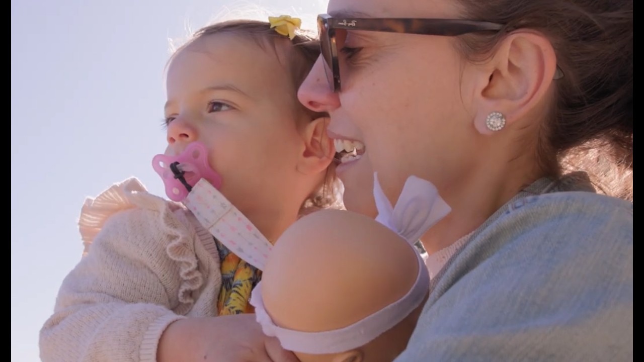 Video overlay of Isabella and Gabriela